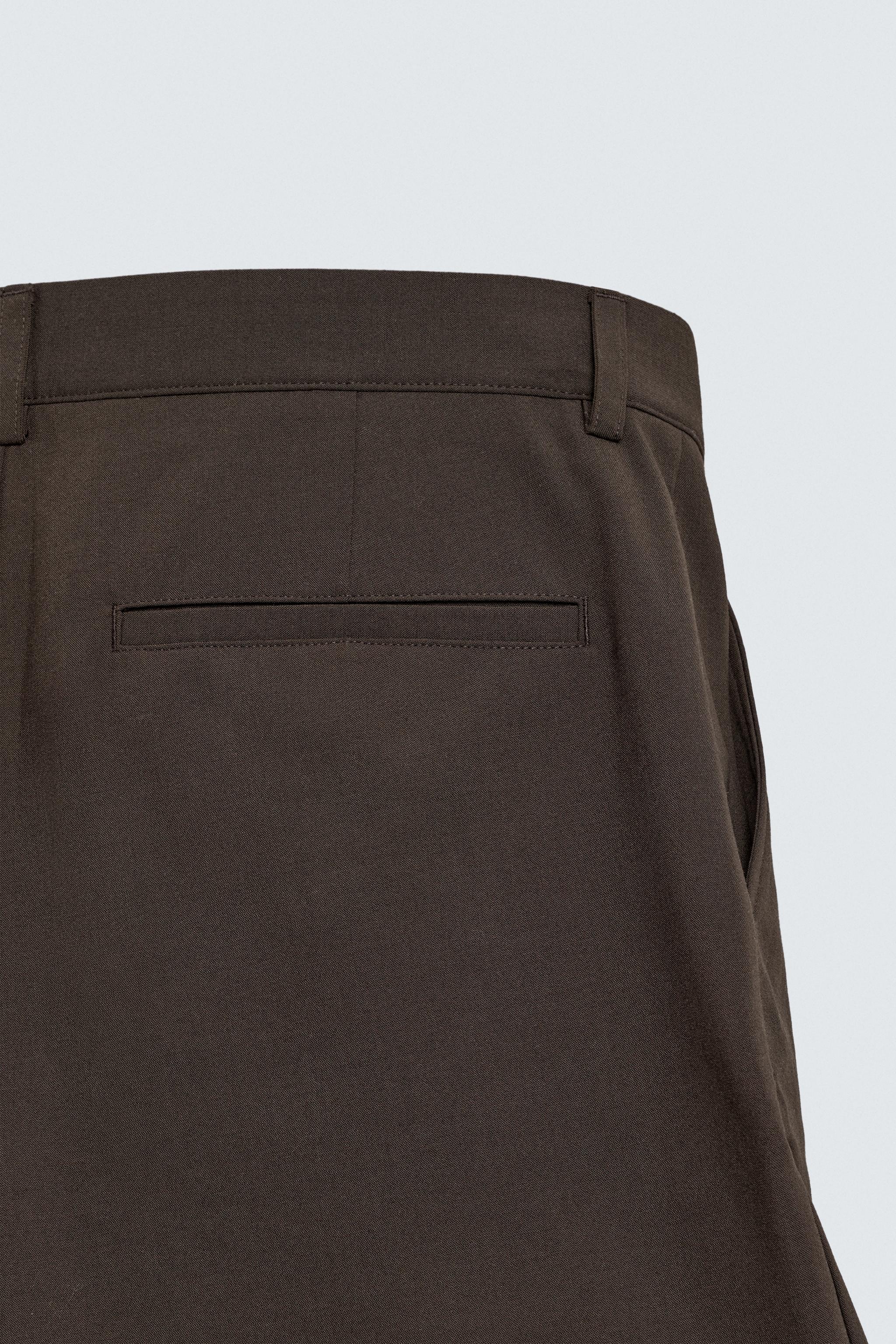 RELAXED FIT PLEATED SHORTS